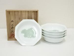 井上康徳造　白磁緑釉松彫文銘々皿5客（共箱）